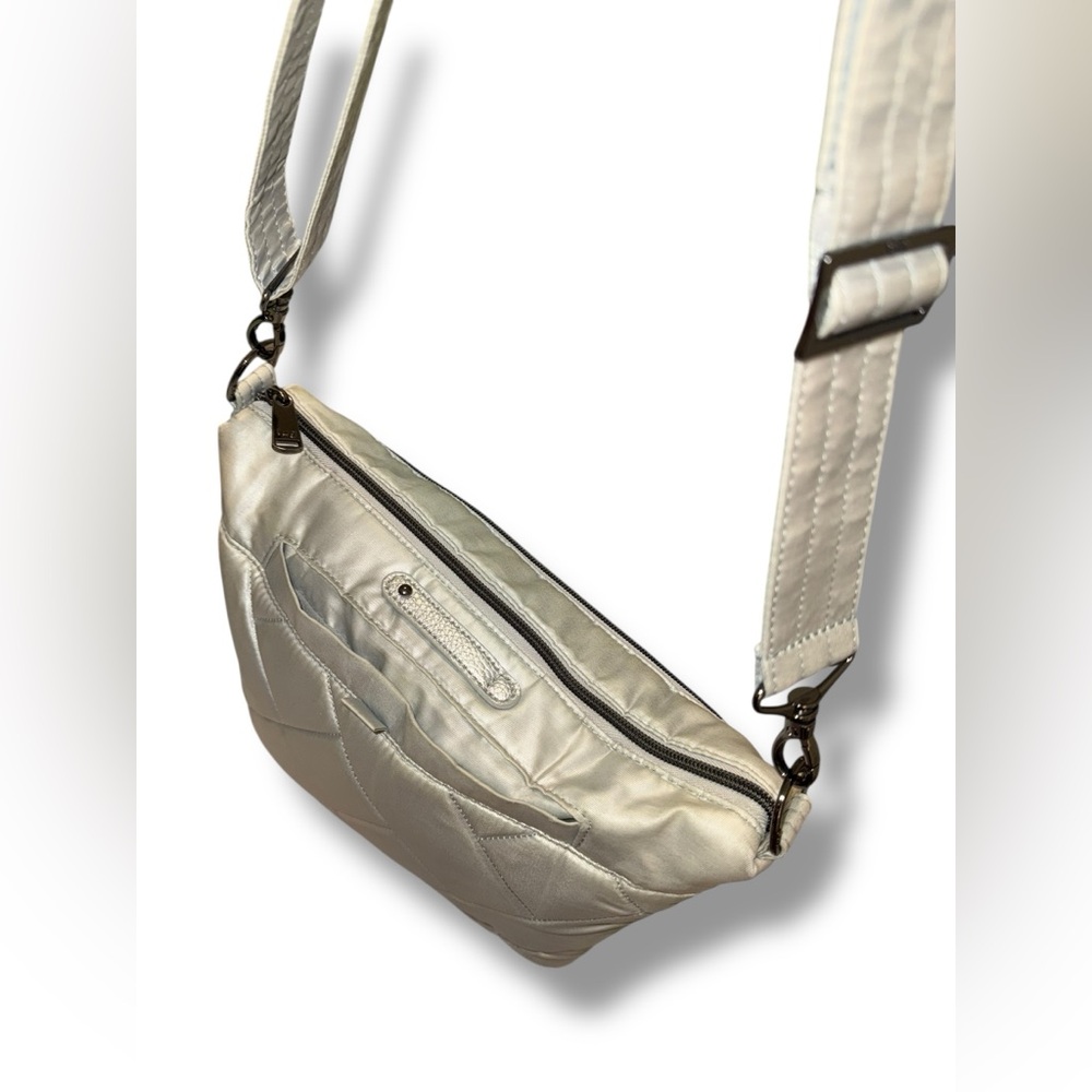 🤍Lug Flare 2 Crossbody bag with 2 straps Silver Quilted RFID - Picture 7 of 15